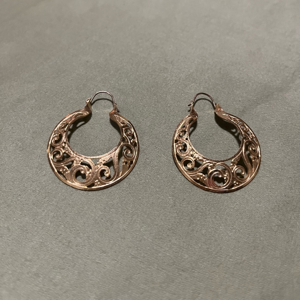 Elegant Gold Hoop Earrings